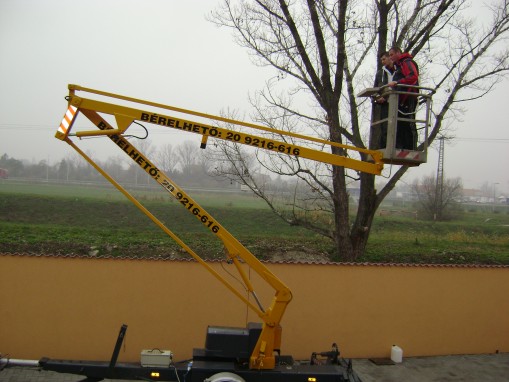   - Emelőgépkezelő (kivéve targonca)